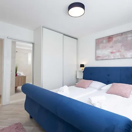 Lägenhet Turquoise River View, Omiš